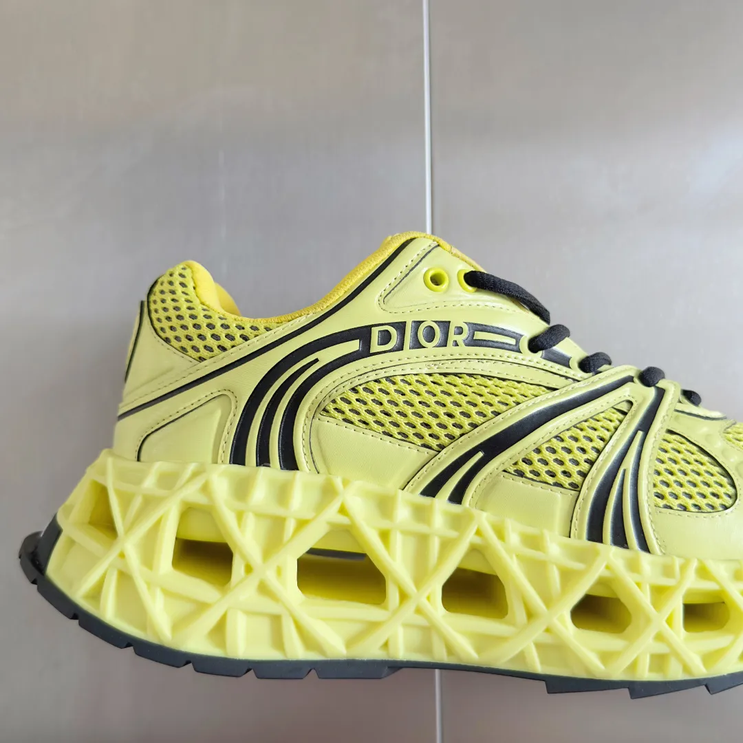 【DIOR】P:800💰 Men's 39-44. (Male 45.46 custom-made) Dior kawa Dior joint 2025ss casual sports shoes‼ ️ Reinterpret running shoes with dior’s haute couture style. b35 is made of fine-textured leather and mesh fabric materials. It can be worn in all seasons, is comfortable and breathable, and has many lines on the shoe body to outline details. It has a full retro three-dimensional feel and can create a casual look all year round!